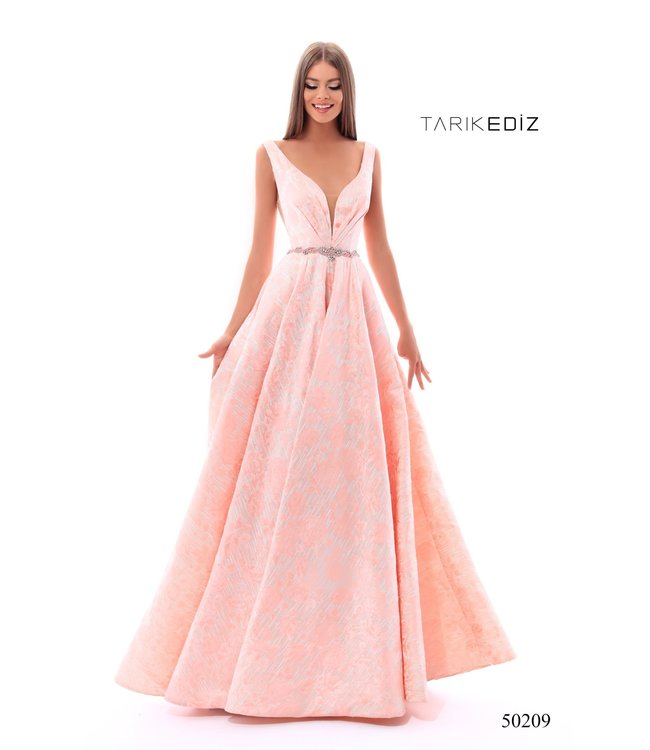 50209 Robe en A décolleté