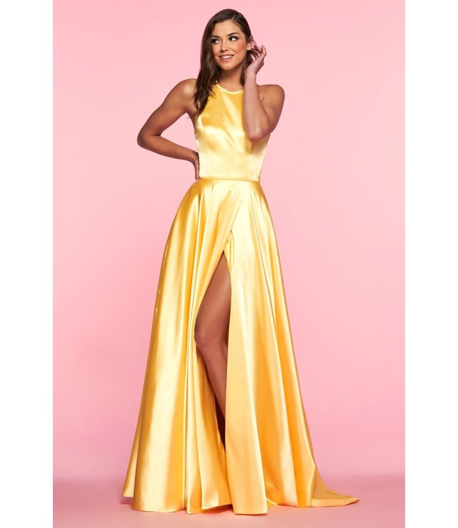 53875 Robe en satin au cou