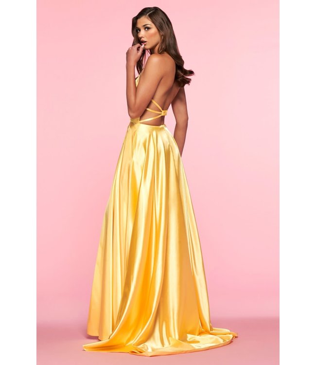 53875 Robe en satin au cou