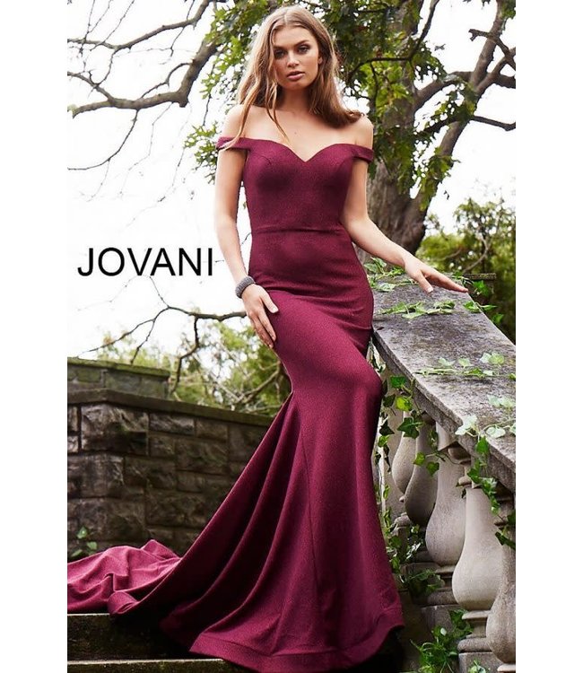 55187 Robe ajustée à encolure en coeur