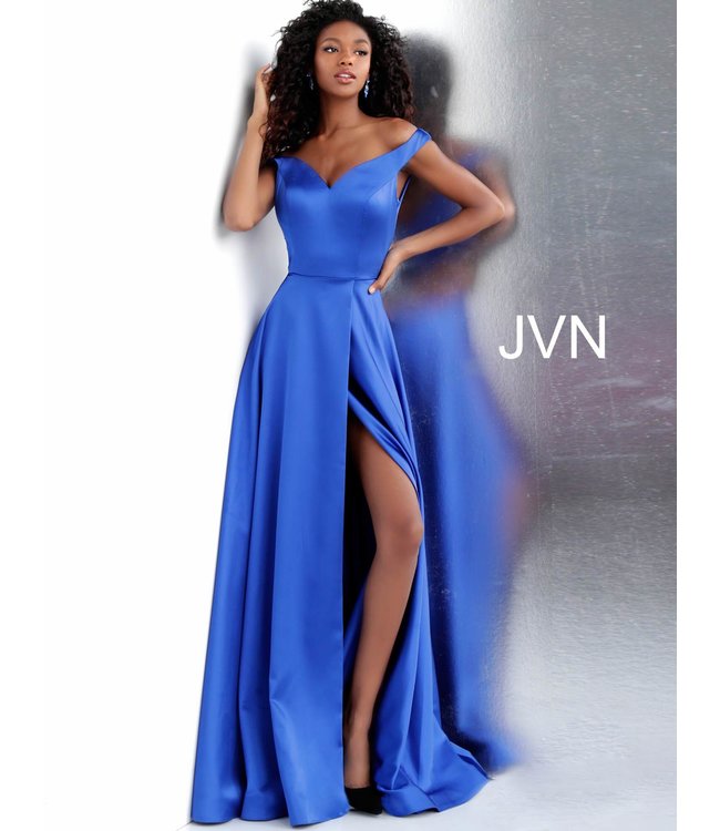 67752 Robe coupe en A en satin à col en coeur