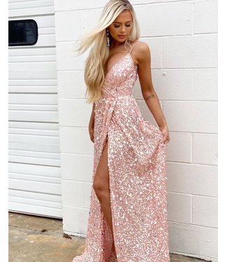 53893 Robe droite et décolleté