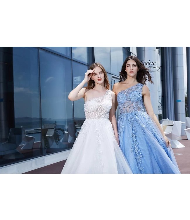 J20022 Dove Robe en A avec dentelle