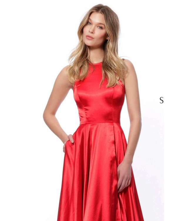 52120 Robe Rouge En satin Avec Encolure Montante