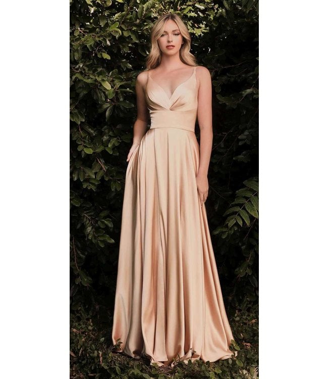 107472 Nude satin avec fente