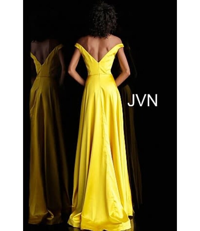 67752 Robe coupe en A en satin à col en coeur