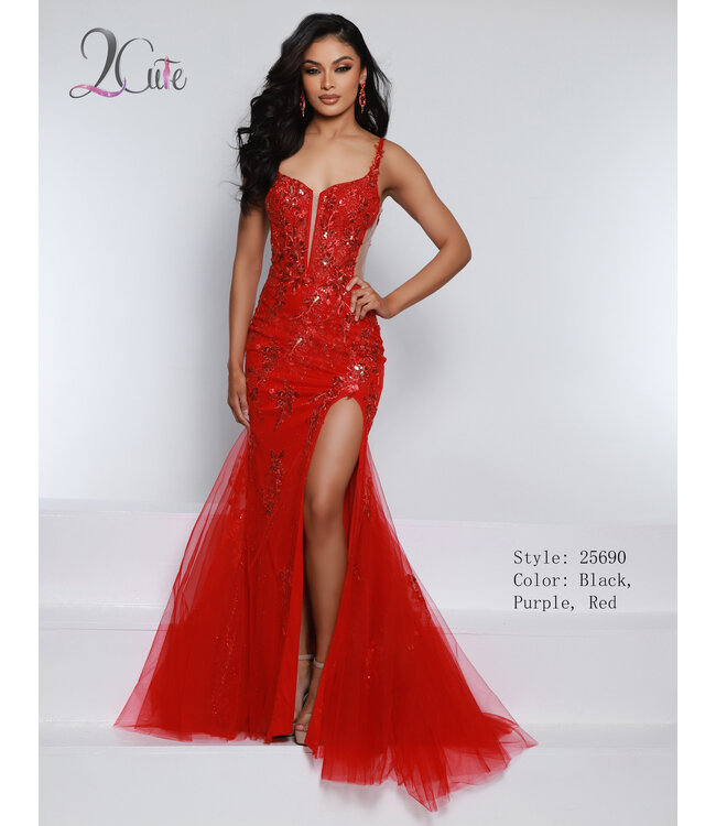 25690  Robe Ajustée Avec Fente Noire