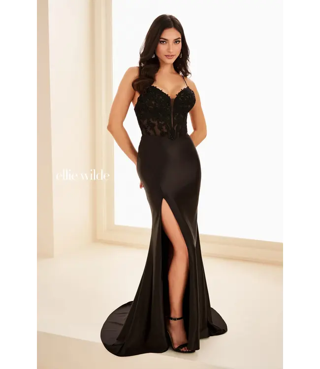 37118 Robe Ajustée Décolletée Noire