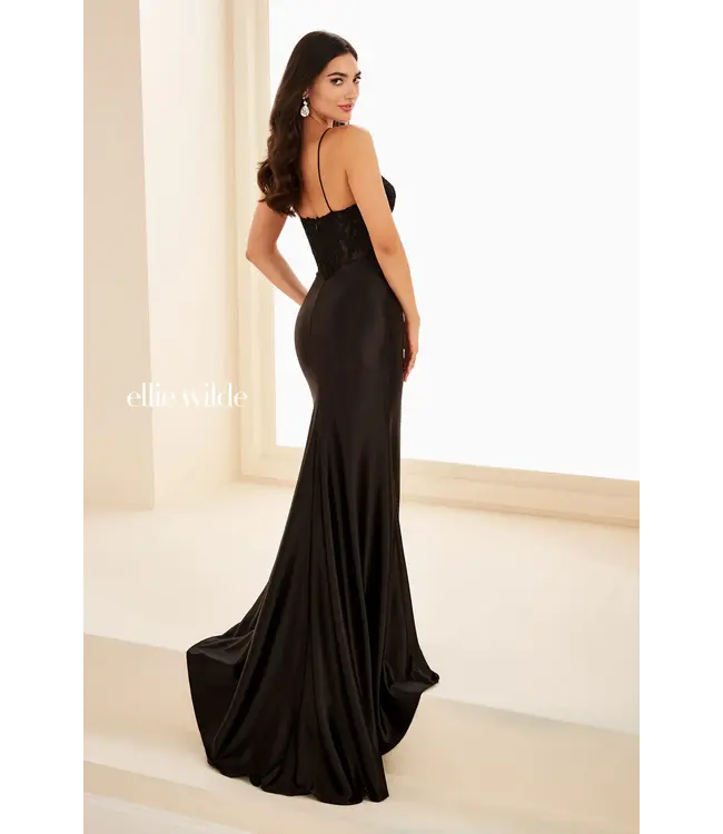 37118 Robe Ajustée Décolletée Noire
