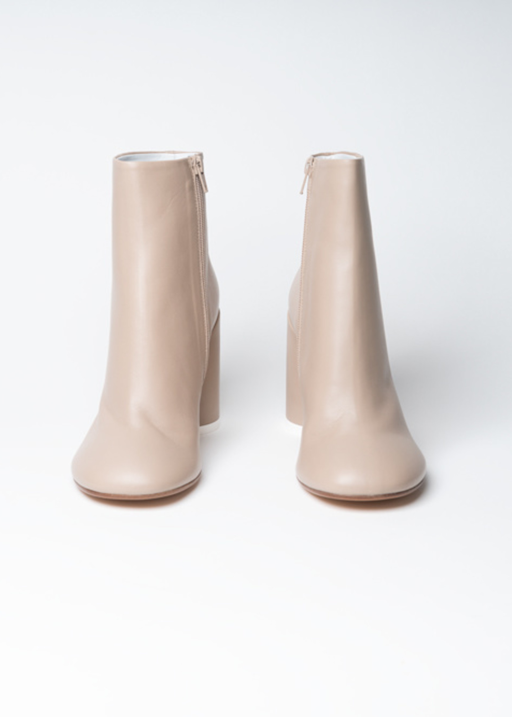 ソックスブーツmm6 maison margiela ソックスブーツ ヌードカラー ...