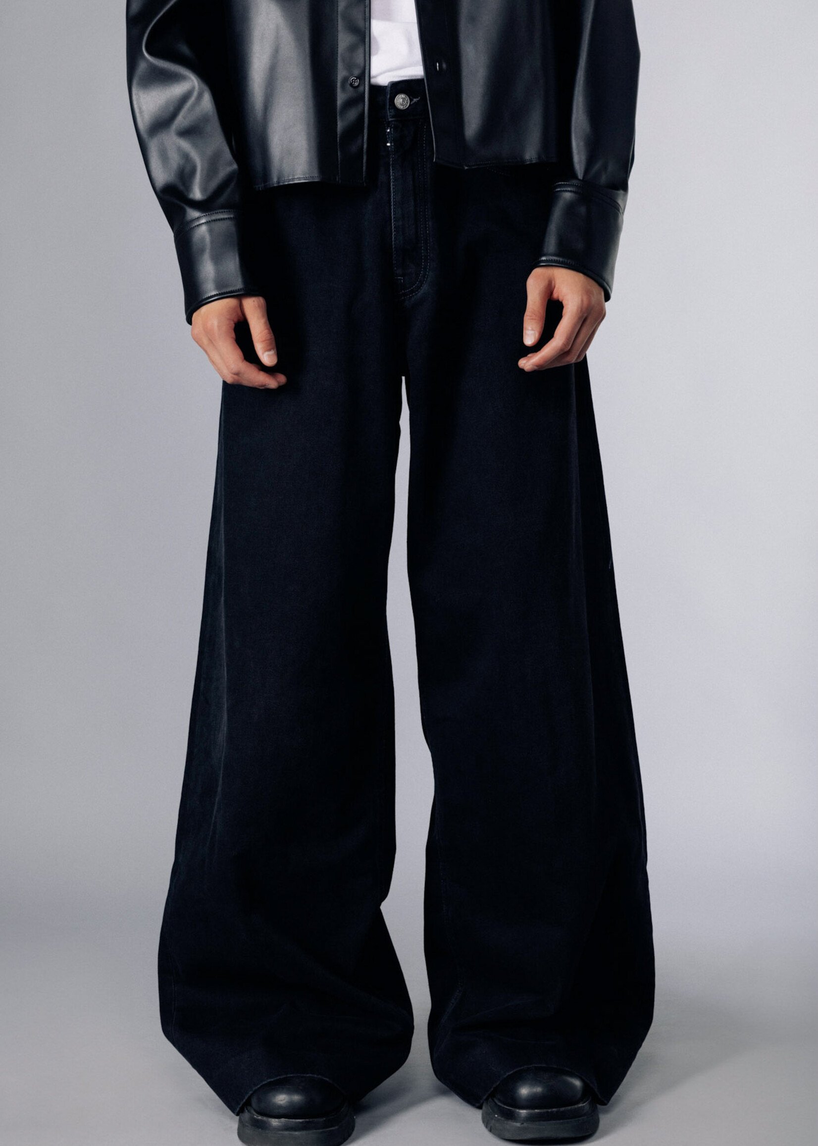 MM6 MAISON MARGIELA Wide Leg Jeans in Black