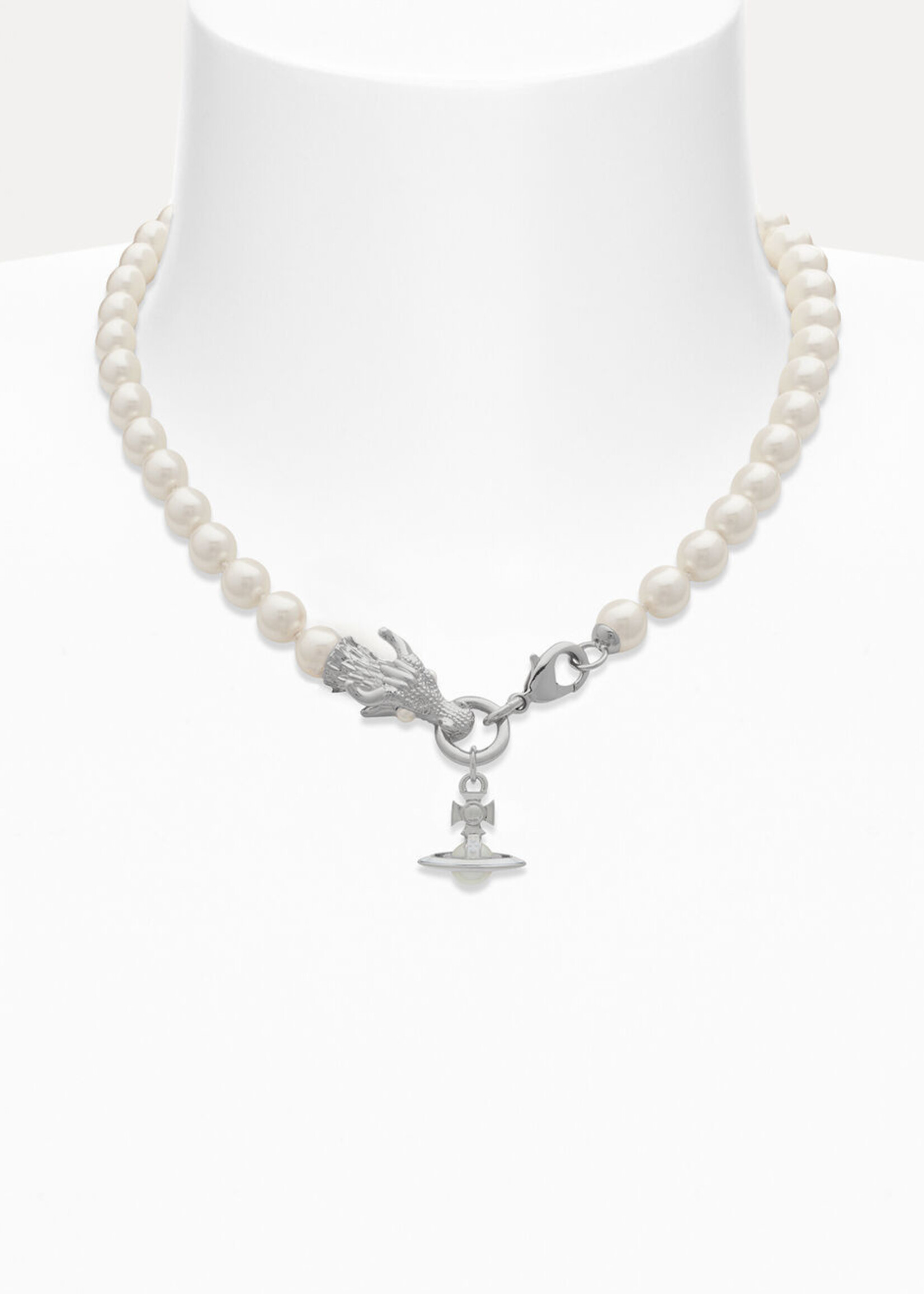 Vivienne westwood pearl 2024 necklace on neck