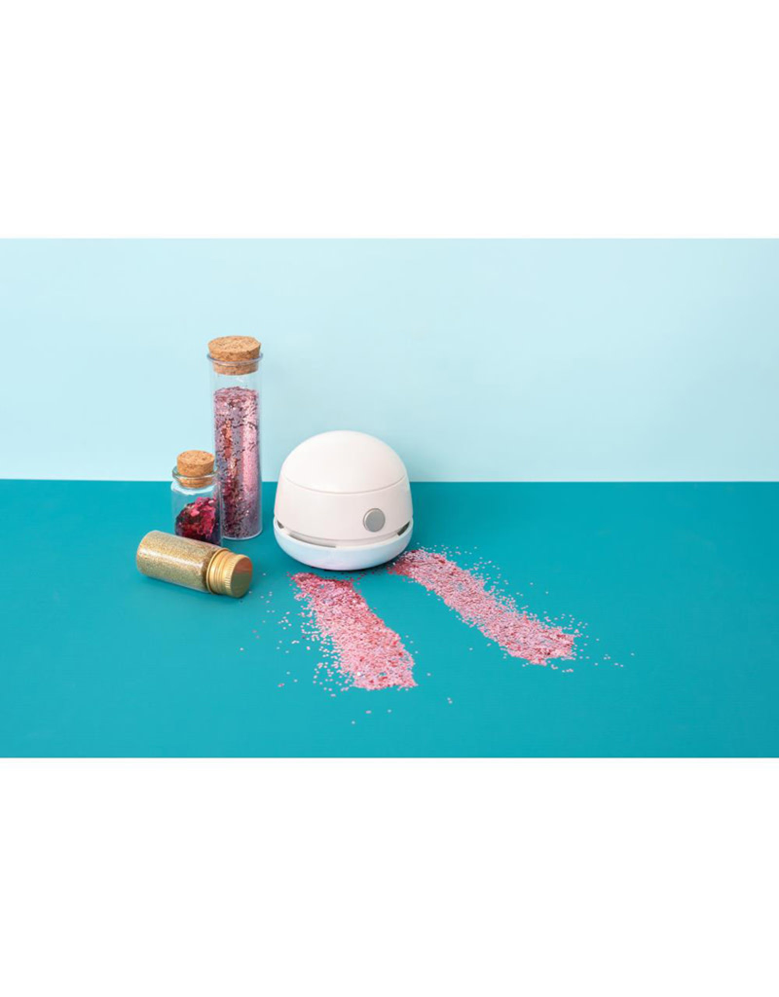 WE R MEMORY KEEPERS GLITTER MINIVAC Scrapbook Centrale