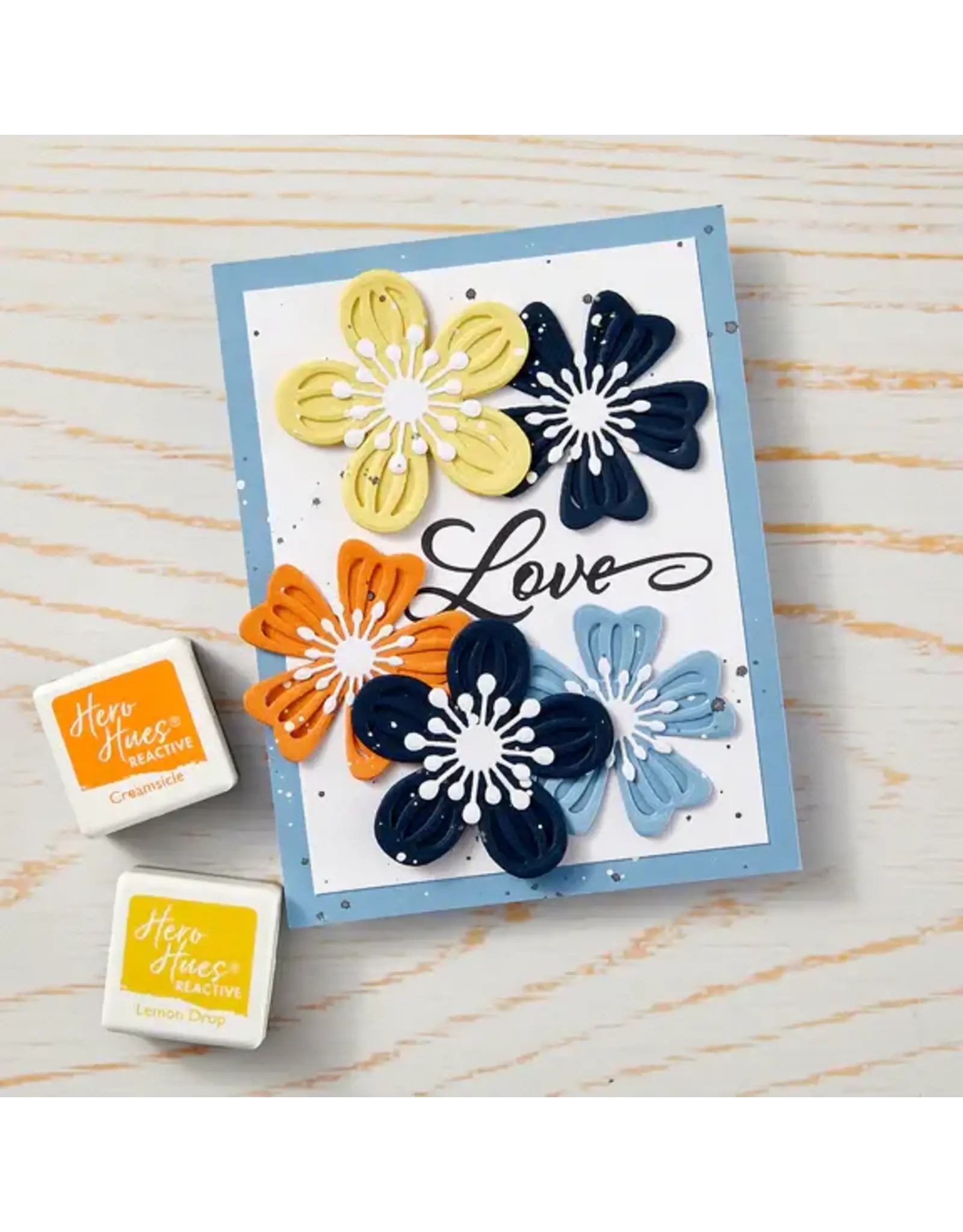 HERO ARTS HERO ARTS FRIENDSHIP BLOOMS COLLECTION SMALL FLOWER LAYERING FANCY DIE SET