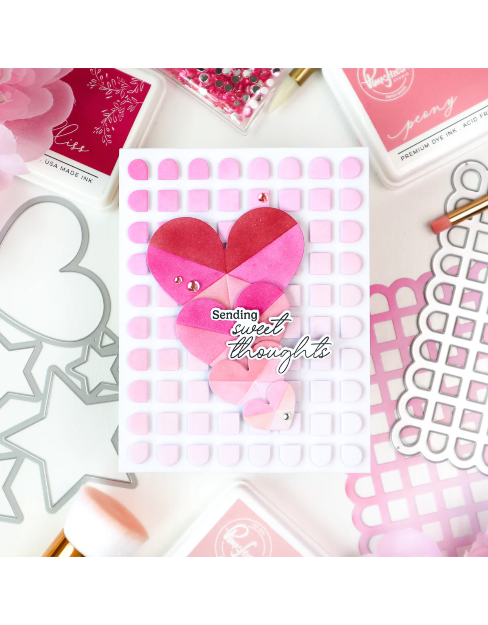 PINKFRESH PINKFRESH STUDIO SCALLOPED GRID COVERPLATE DIE
