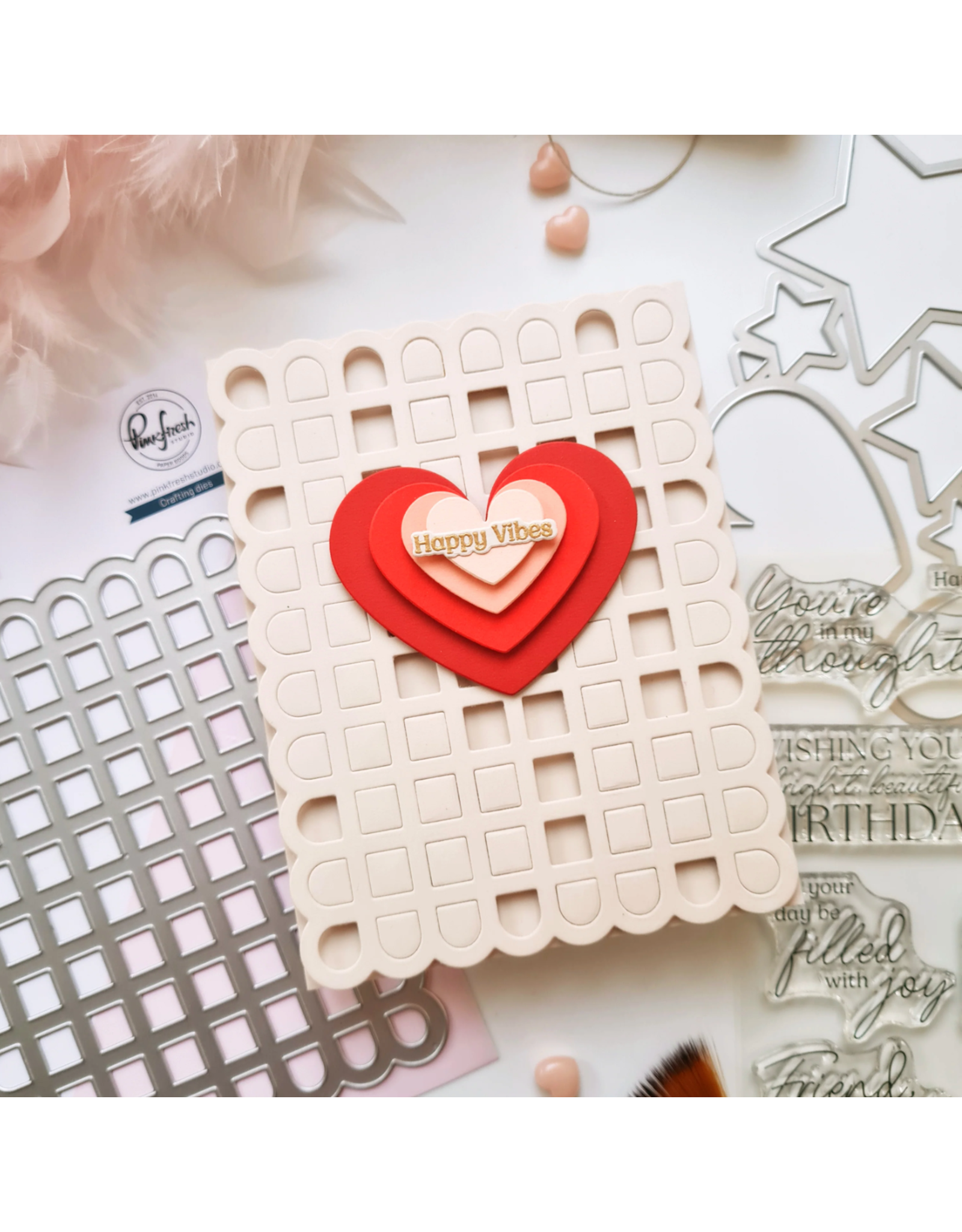 PINKFRESH PINKFRESH STUDIO SCALLOPED GRID COVERPLATE DIE