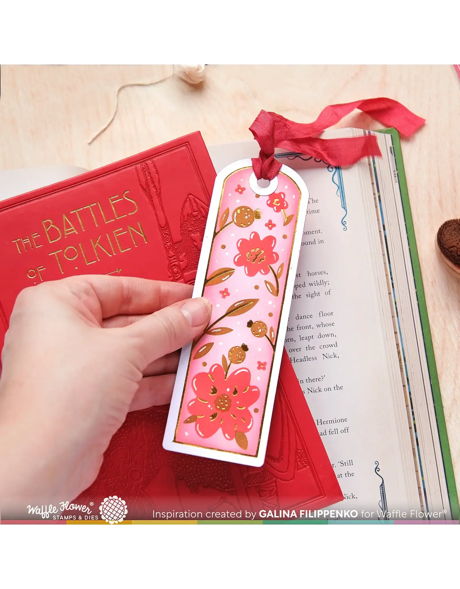 WAFFLE FLOWER WAFFLE FLOWER ROUND BOOKMARK DIE SET