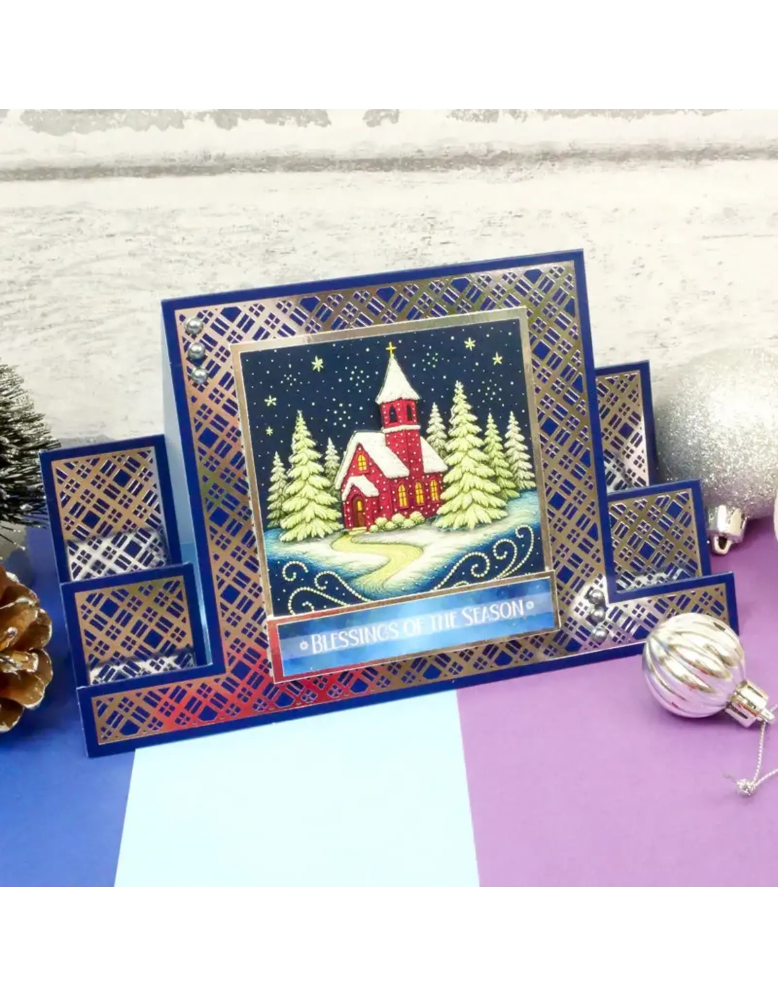 HUNKYDORY CRAFTS LTD. HUNKYDORY FESTIVE FOILED PATTERN STEPPER CARDS - SQUARE CENTREPIECE