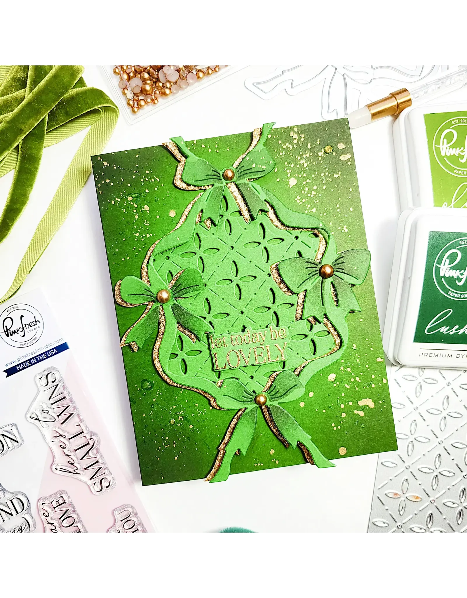 PINKFRESH PINKFRESH STUDIO PETAL GRID COVERPLATE DIE