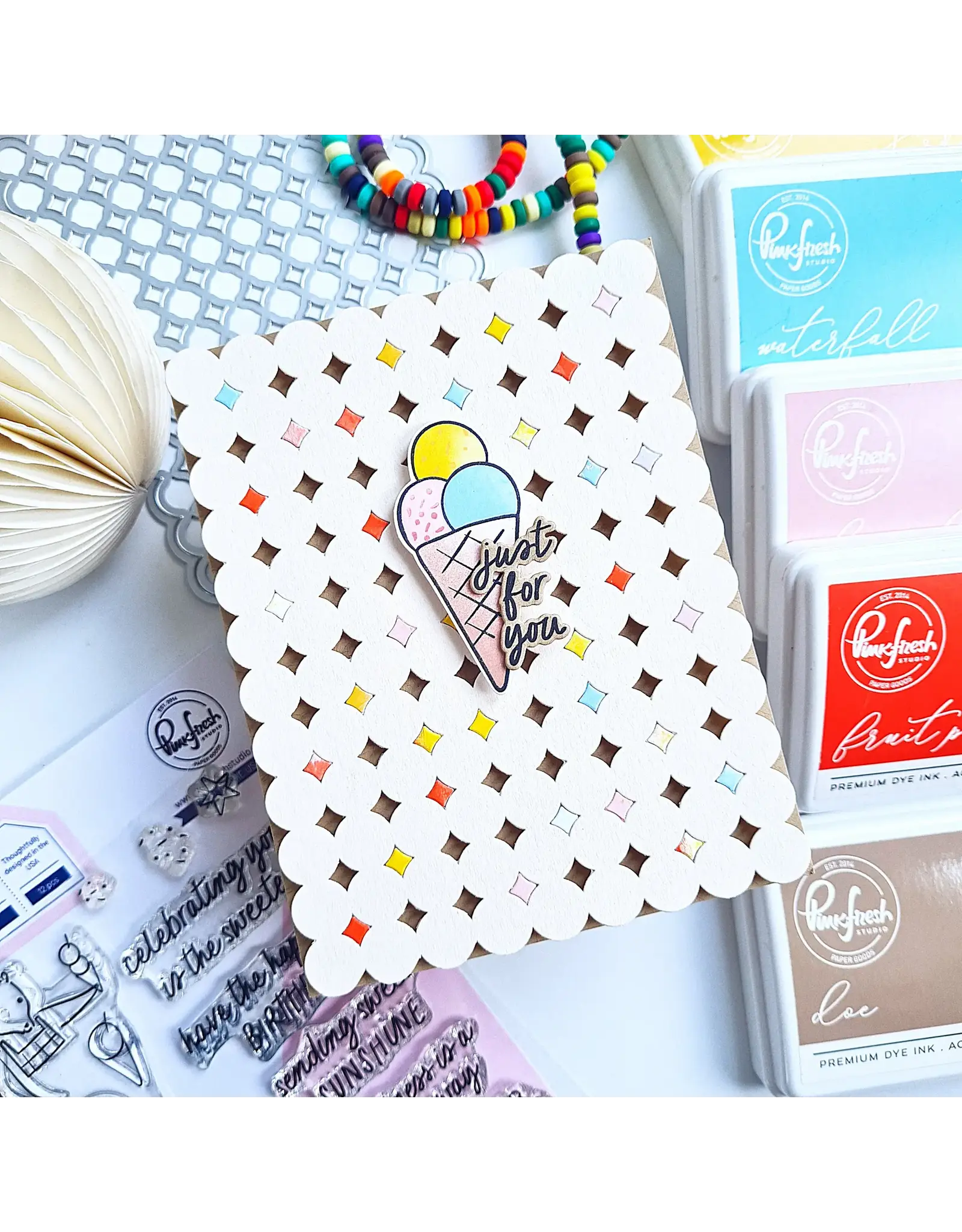 PINKFRESH PINKFRESH STUDIO STARRY SCALLOPS COVERPLATE DIE