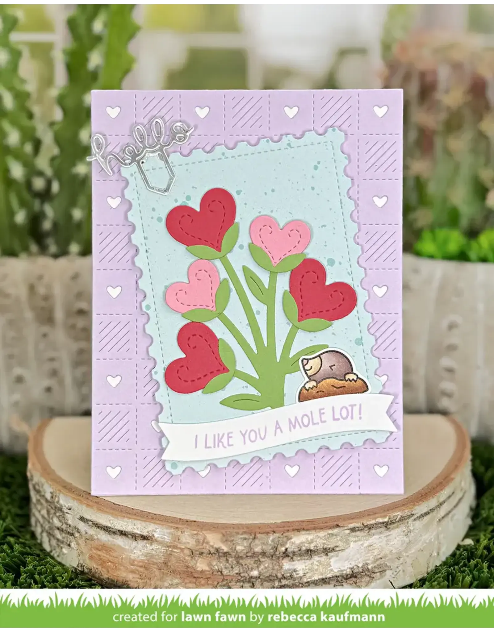LAWN FAWN LAWN FAWN CHECKERED HEARTS BACKDROP: PORTRAIT DIE