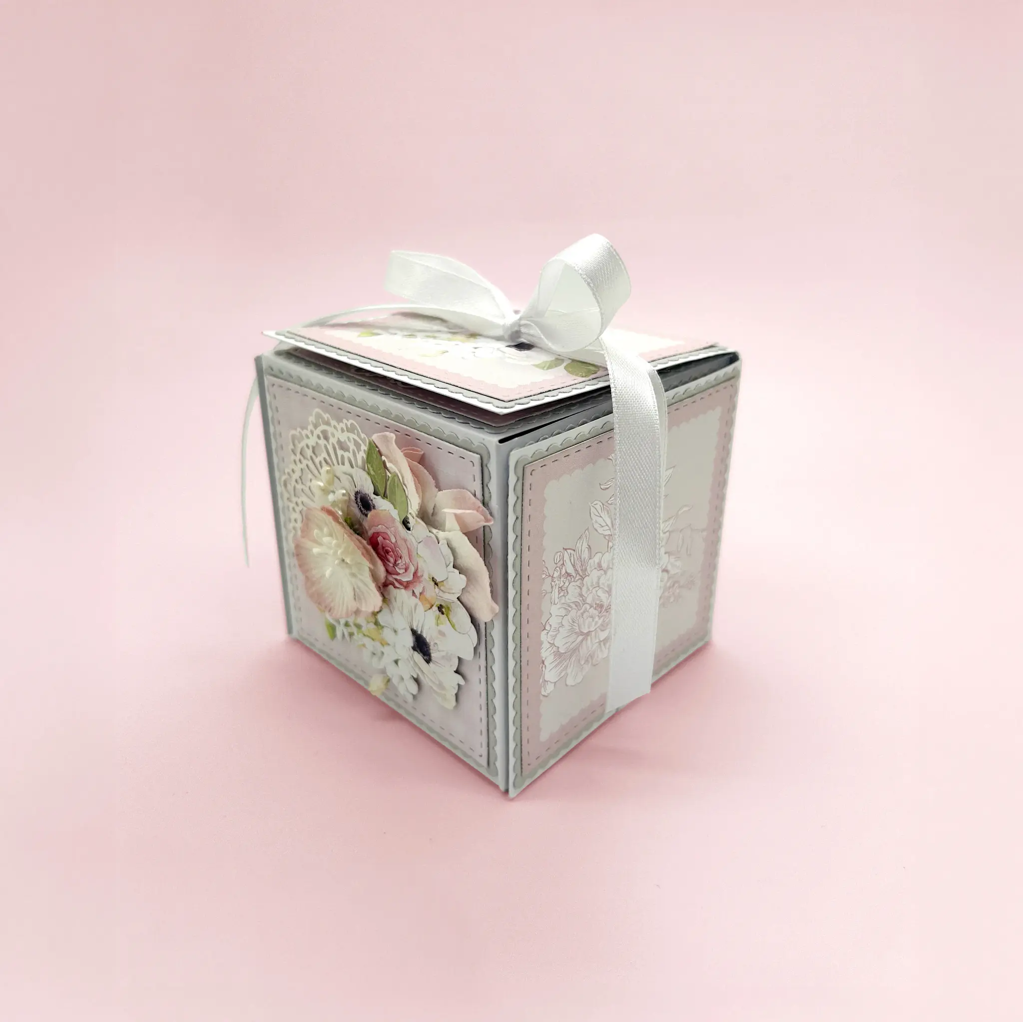 UNIQUELY CREATIVE UNIQUELY CREATIVE WHITE MEMORY BOX FOLIO