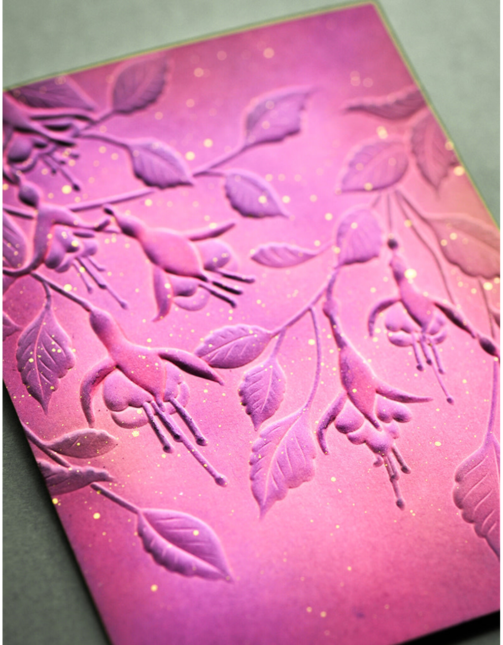 MEMORY BOX MEMORY BOX FABULOUS FUCHSIA 3D EMBOSSING FOLDER AND DIE SET