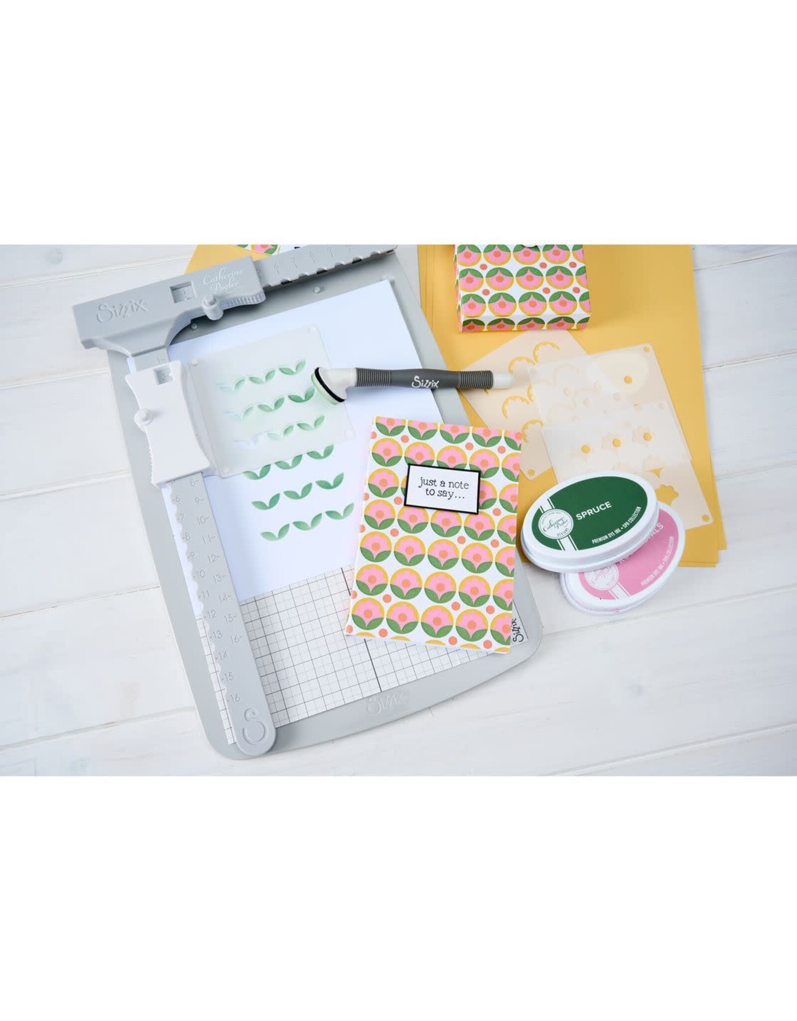 SIZZIX SIZZIX CATHERINE POOLER DAISY LAYERED STENCIL SET 4/PK