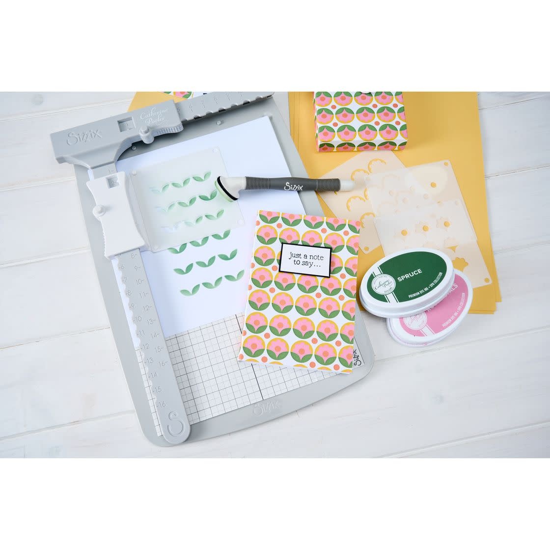SIZZIX SIZZIX CATHERINE POOLER DAISY LAYERED STENCIL SET 4/PK