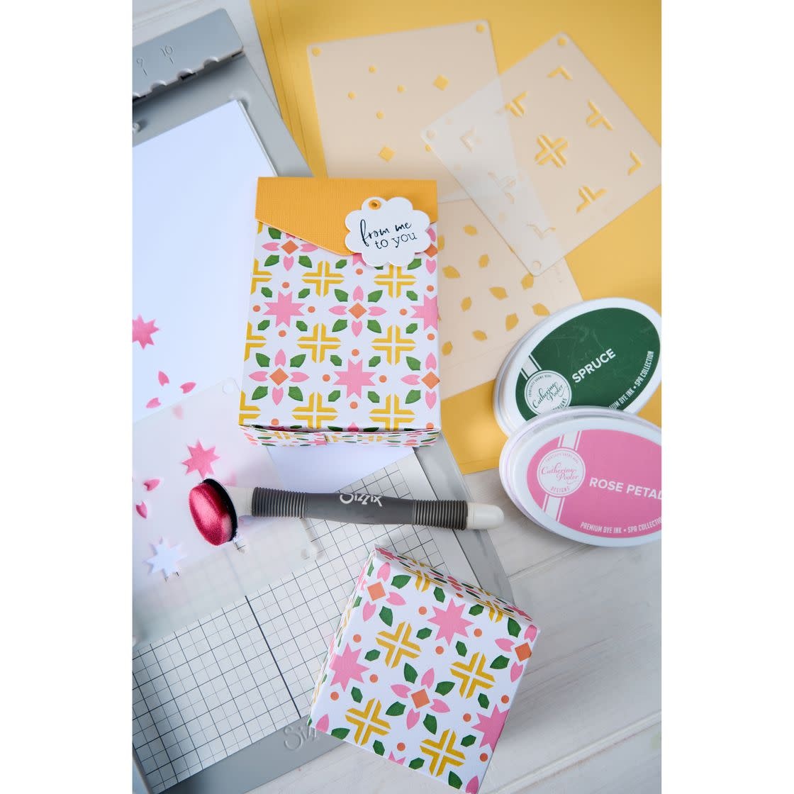 SIZZIX SIZZIX CATHERINE POOLER PATCHWORK TILE LAYERED STENCIL SET 4/PK