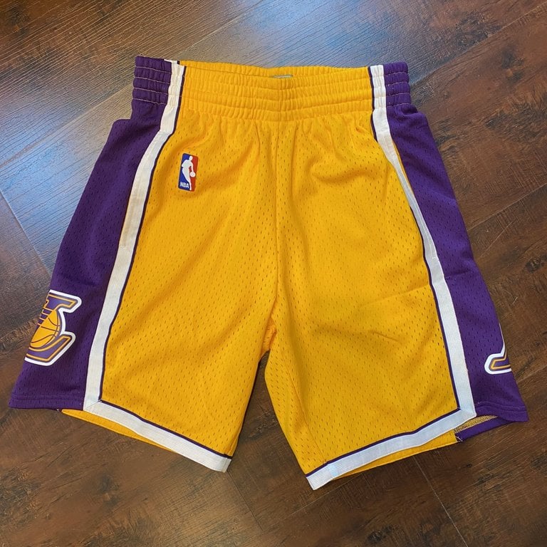 Men's Mitchell & Ness Cream Los Angeles Lakers Chainstitched Swingman Shorts Size: Medium