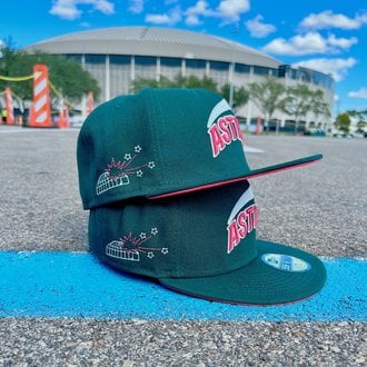 Miami Marlins New Era Green Undervisor 59FIFTY Fitted Hat - Light