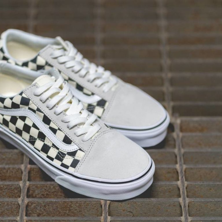 old skool white checkerboard vans