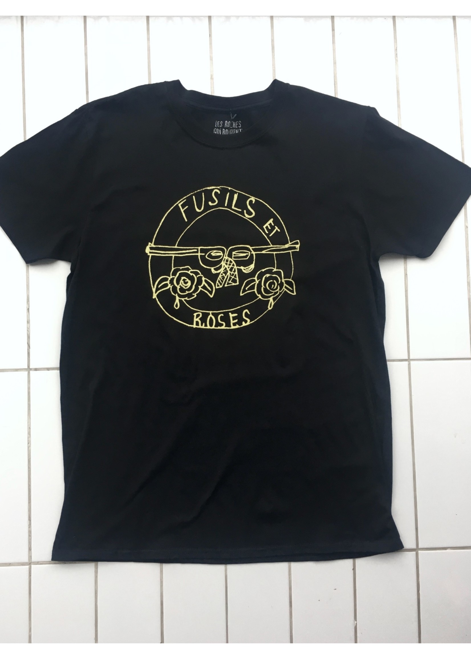 Les Roches Qui Roulent T-shirt Fusils Et Roses