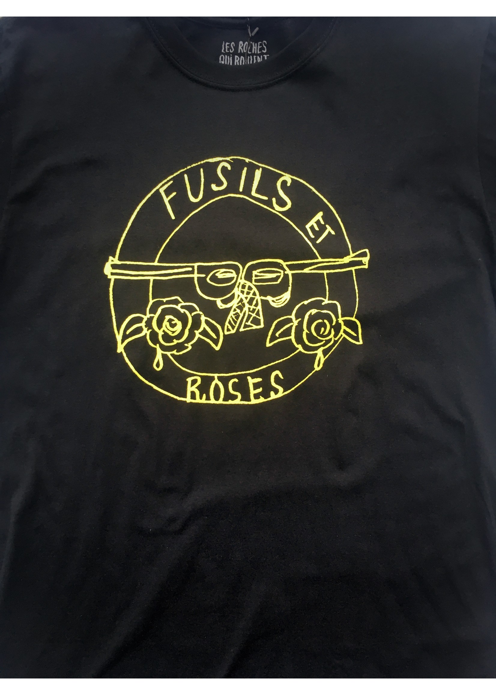 Les Roches Qui Roulent Fusils Et Roses T-shirt