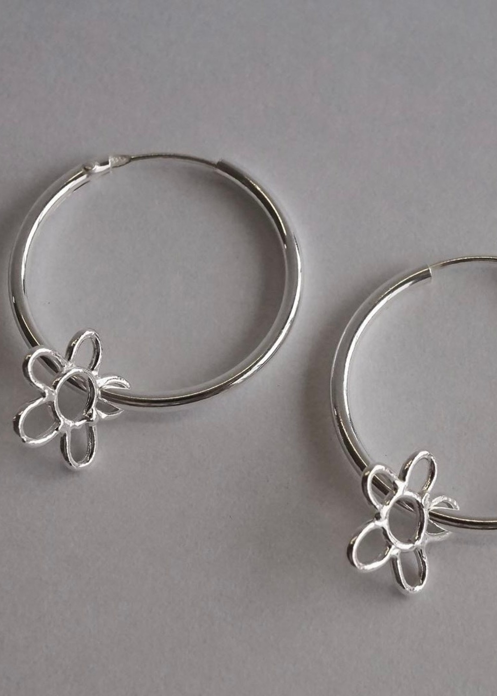 Marmod8 Boucles d'oreille anneaux avec fleurs
