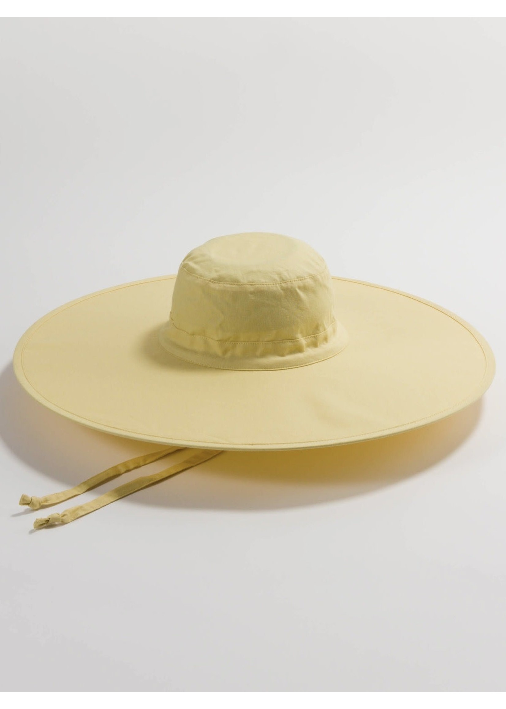 https://cdn.shoplightspeed.com/shops/615501/files/43585479/1652x2313x2/baggu-packable-sun-hat-by-baggu.jpg