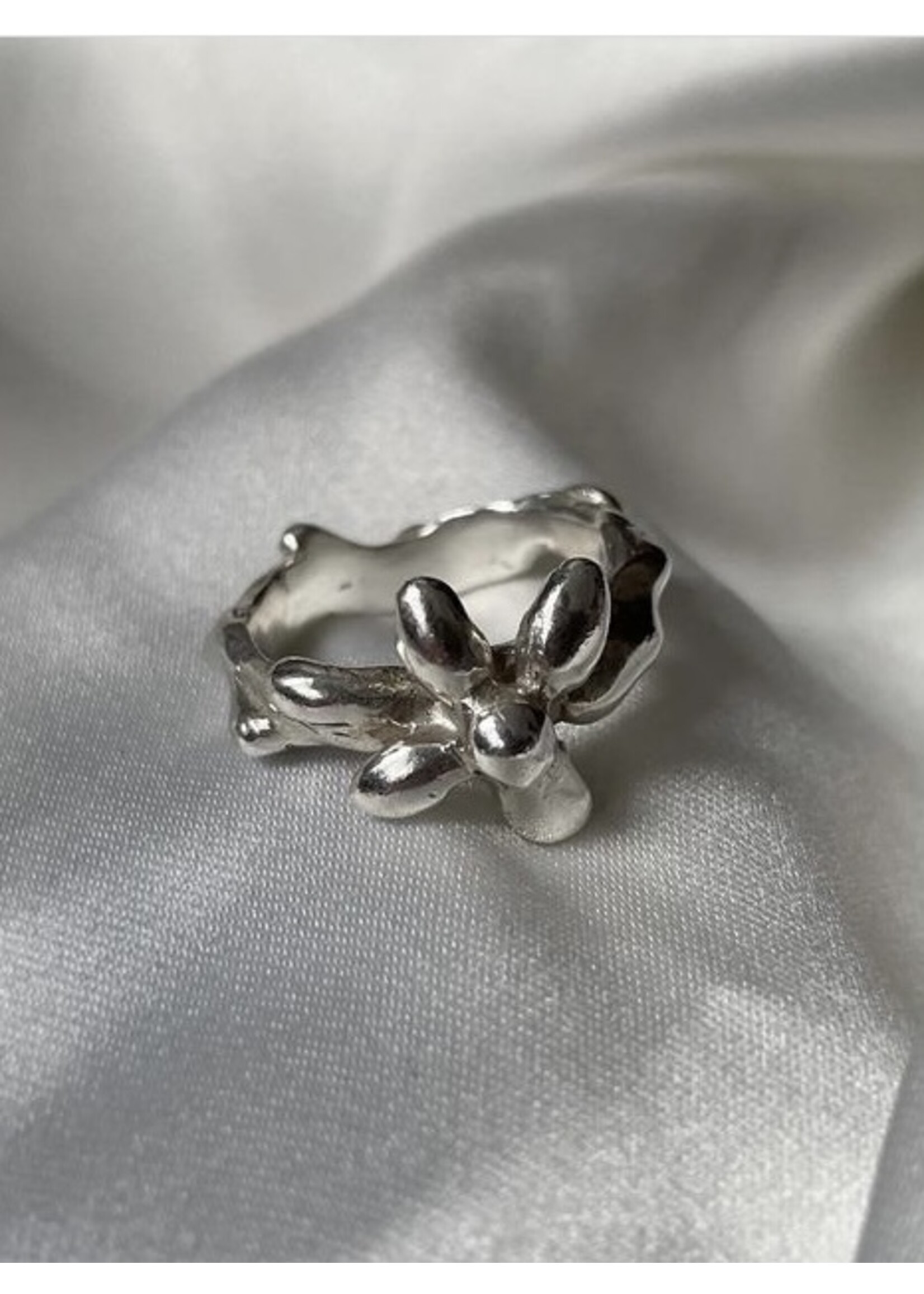 Artawork Sterling silver rings "Gloopy Flower" by ARTAWORK