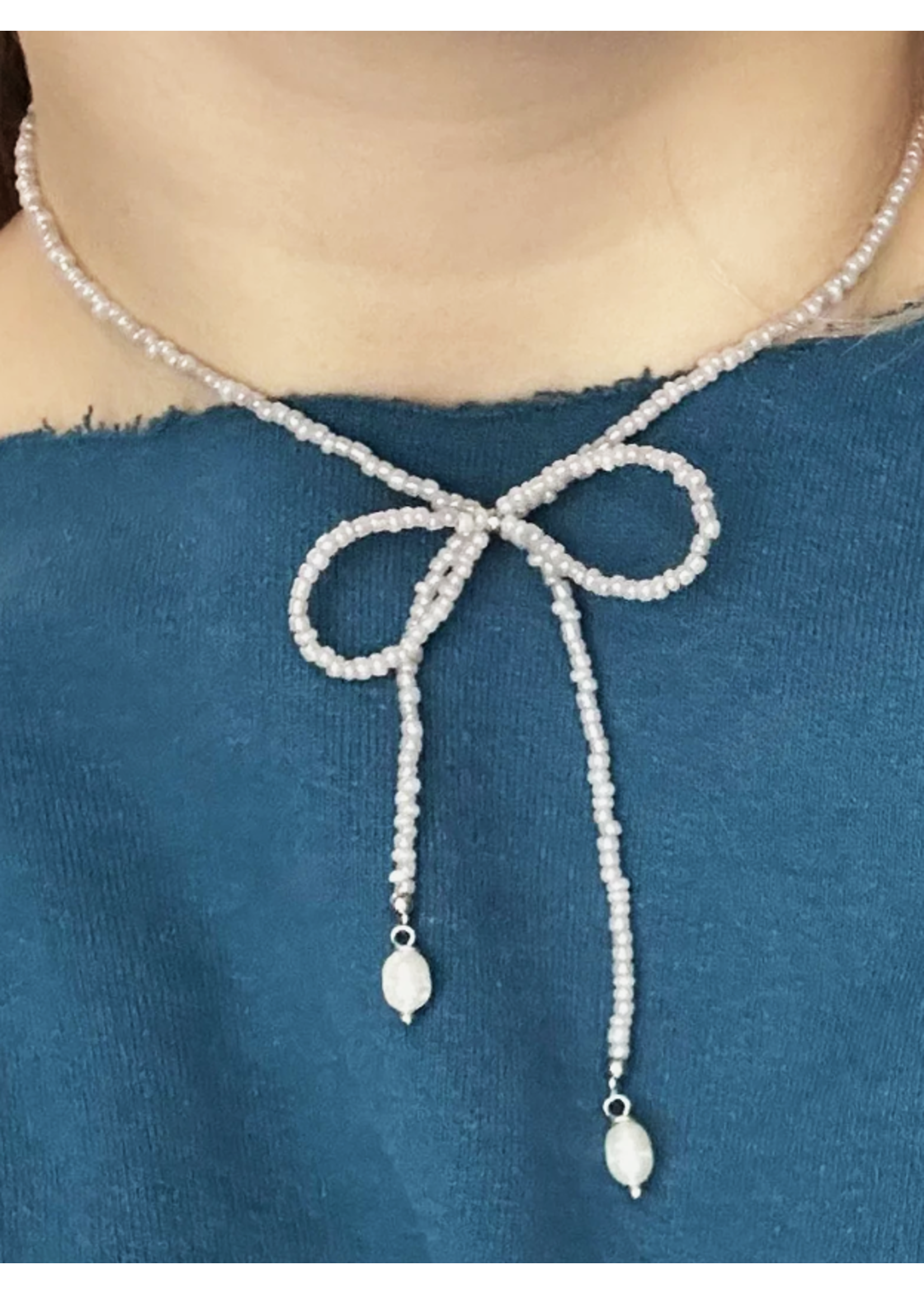 Lilou Gems Colliers "Beaded Bow" par Lilou Gems