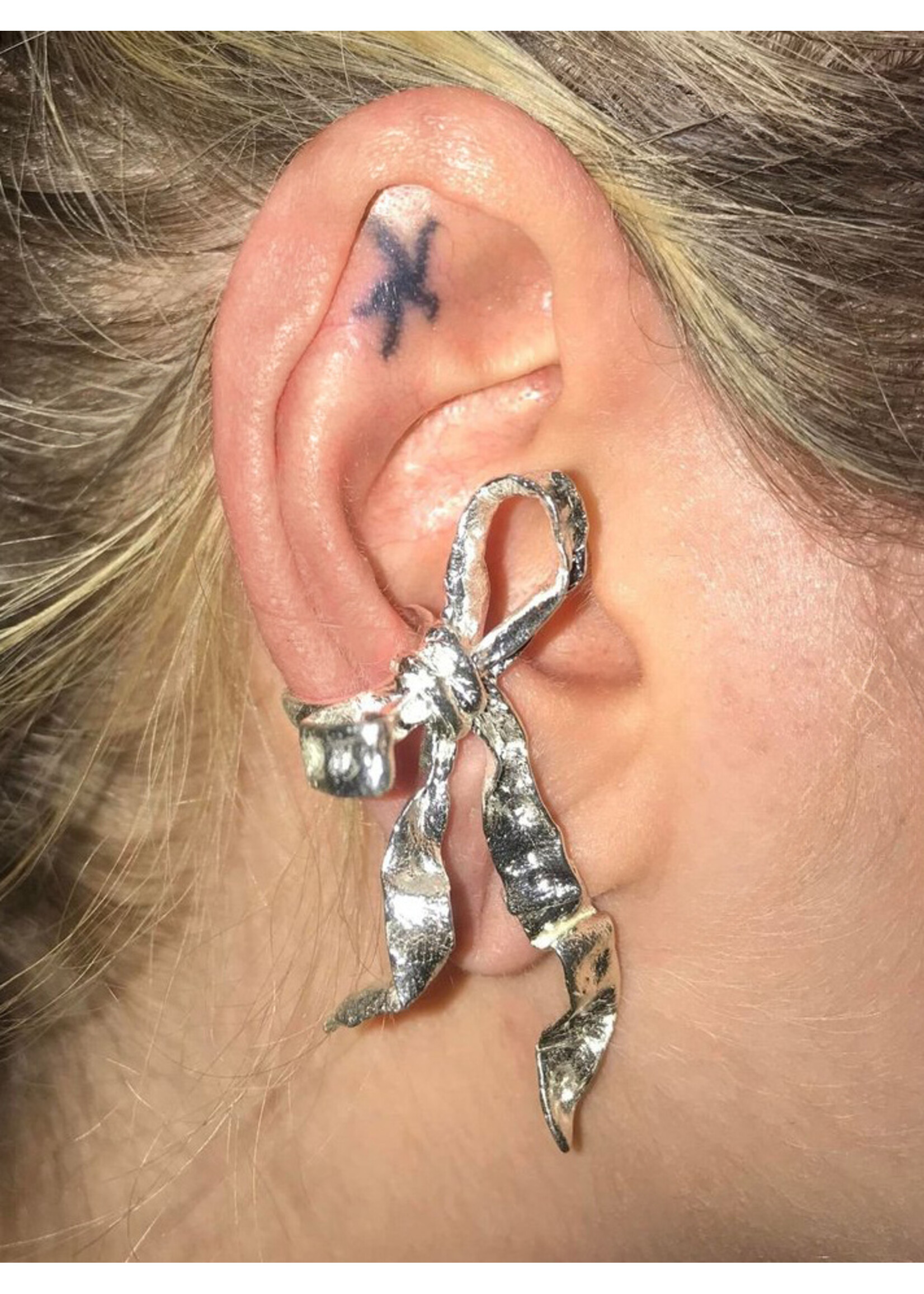 Soie Lait Manchette d'oreille "Bow" en argent sterling par Soie Lait
