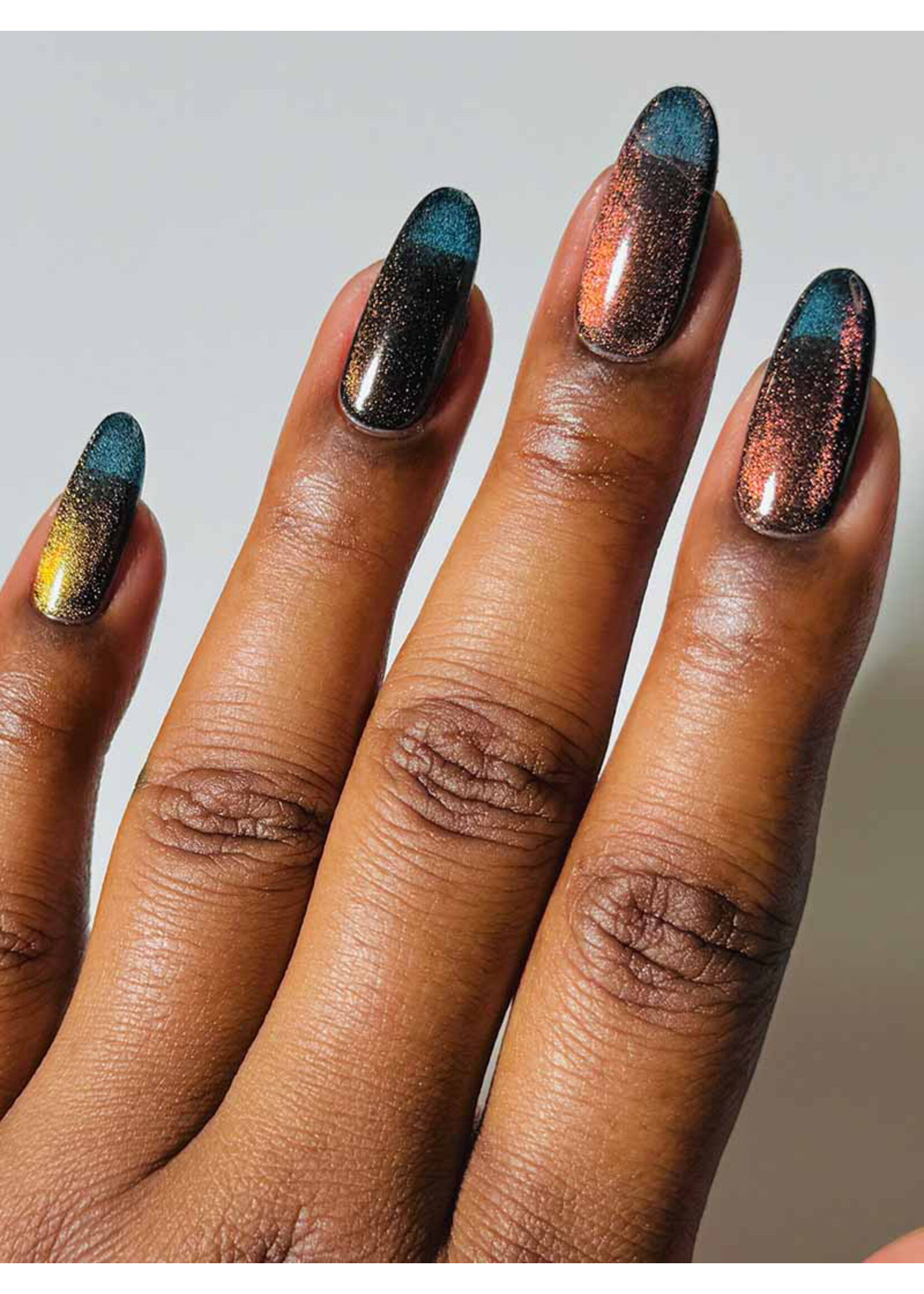Cirque Colors Vernis à ongles métallique "Delusion Collection" par Cirque Colors