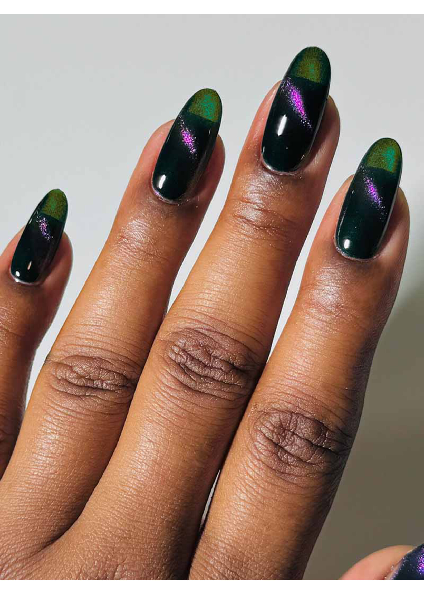 Cirque Colors Vernis à ongles métallique "Delusion Collection" par Cirque Colors