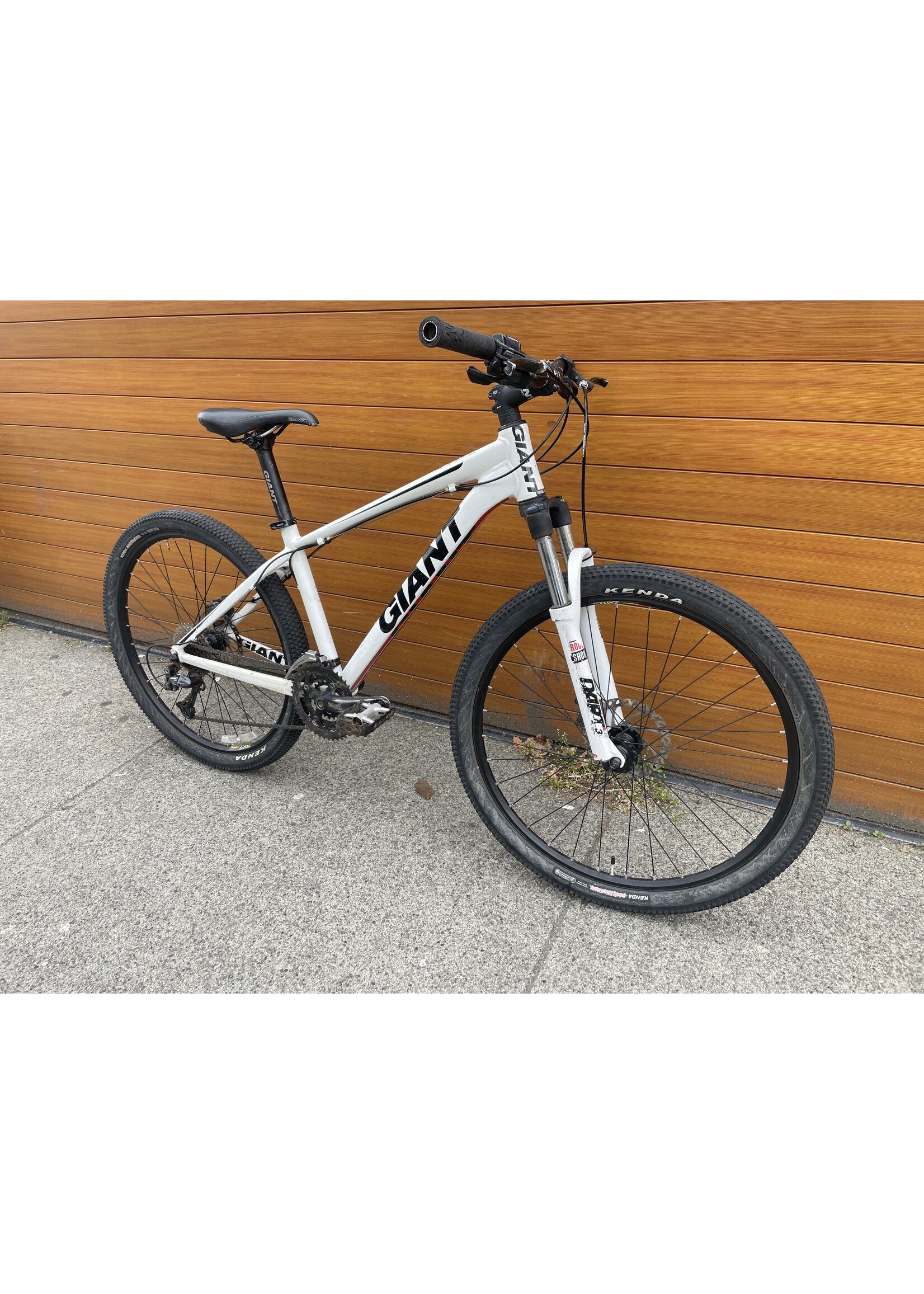 Used Bike Giant XTC2 Hardtail MTB 15.5/SM - White/Red