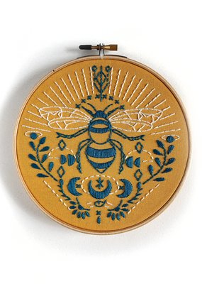 Rikrack Embroidery Kit Bee