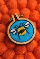 Paraffle Embroidery Kit Bee Charm