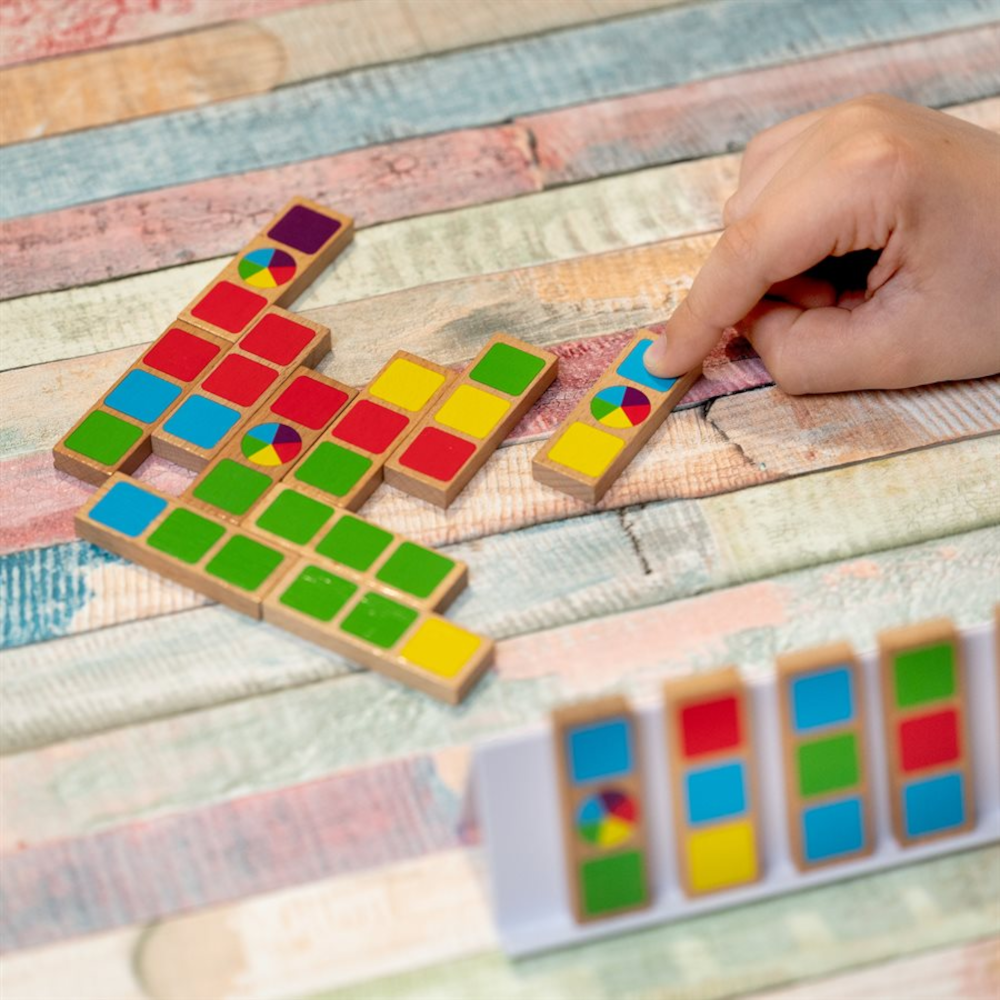 Asmodee Chromino édition Bois – Jeu De Dominos Coloré Tactique Pour Toute La Famille, Dès 6 Ans, 1 à 8 Joueurs, 30 Min