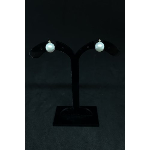 Amour 14k Yellow Gold 0.06ct 8mm Akoya Studs Amour 14k Yellow Gold 0.06ct 8mm Akoya Studs
