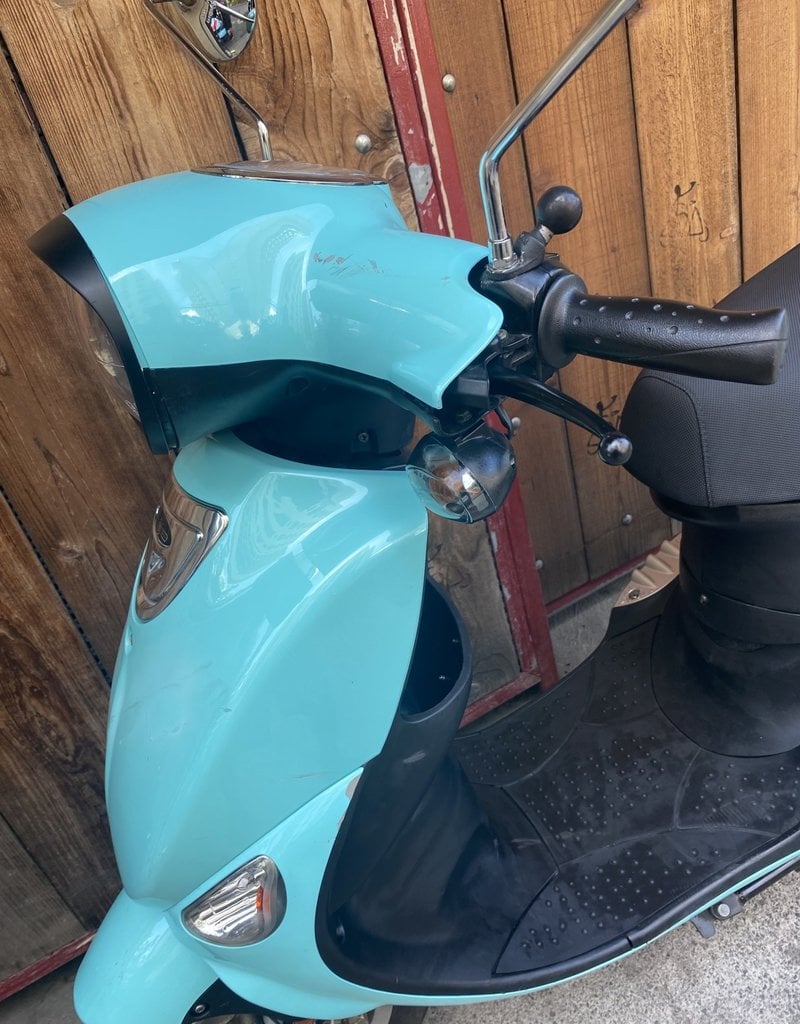 Genuine Scooters 2022 Turquoise Genuine Buddy 50cc Moped (#64)