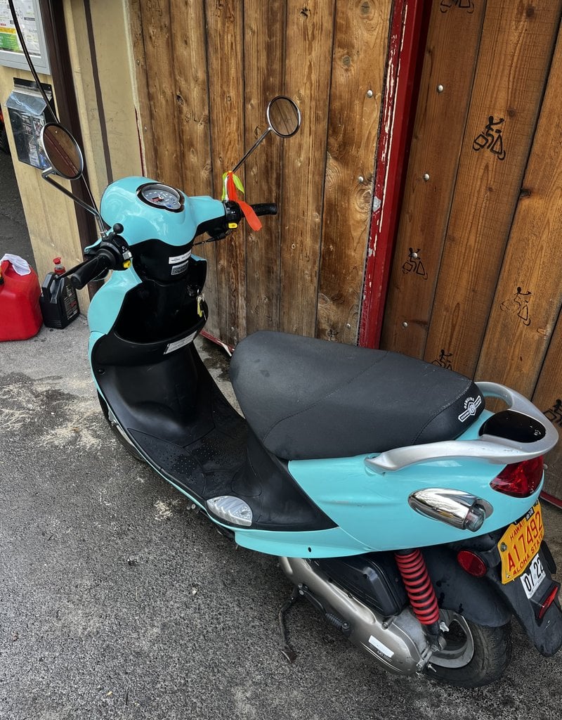 Genuine Scooters 2022 Turquoise Genuine Buddy 50cc Moped (#61)