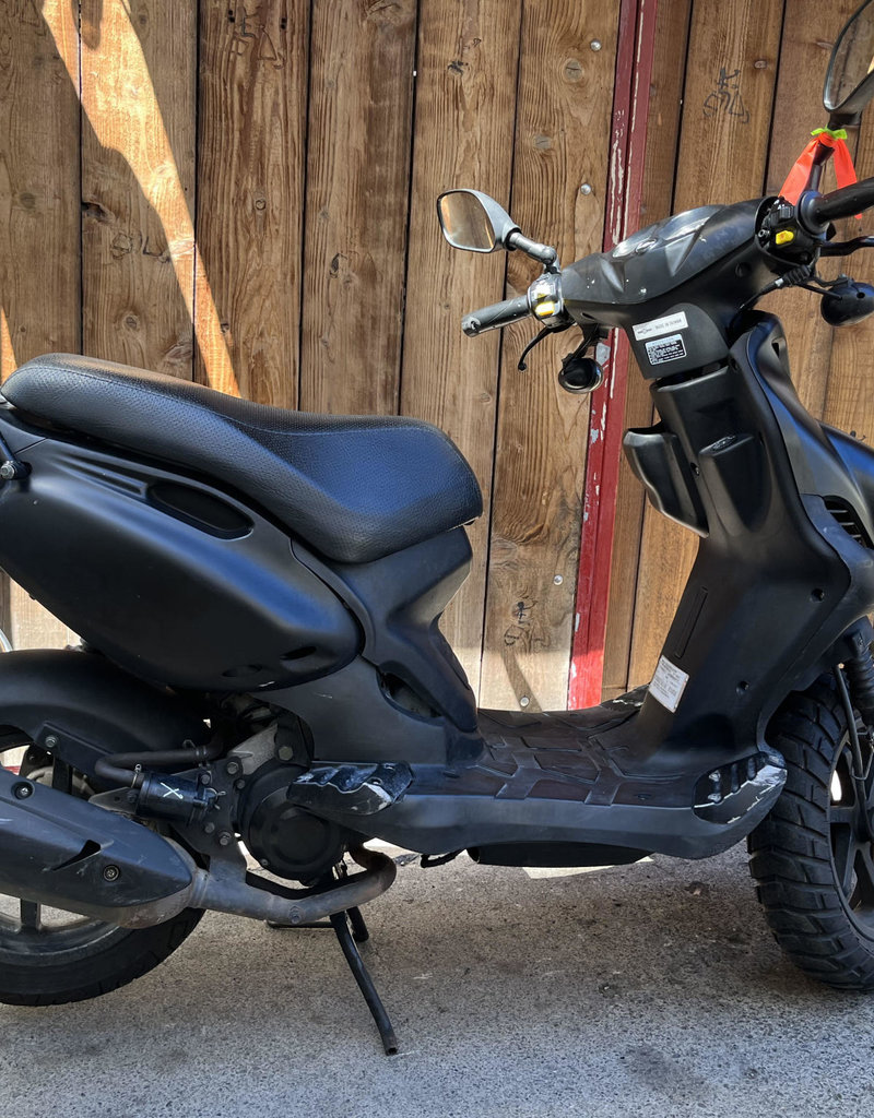 Genuine Scooters 2022 Black Genuine Roughhouse 50cc Moped (R-17)
